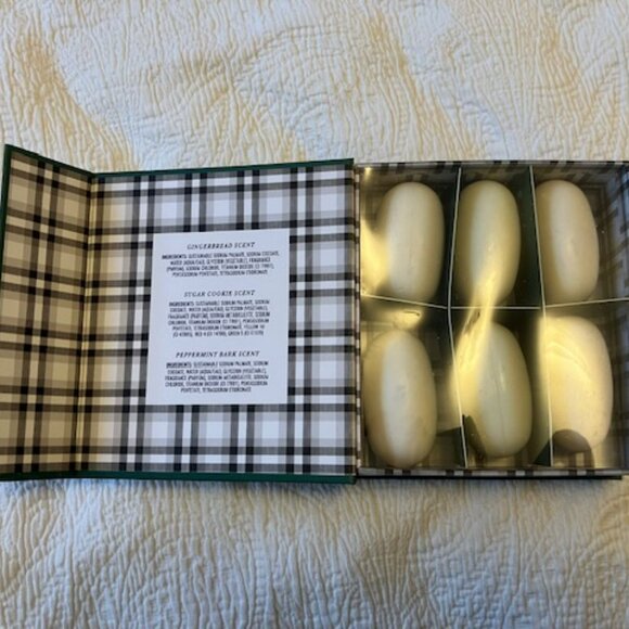 Set of 6 Scented Bar Soaps in Mrs. Claus Gingerbread Baking Company Box NIB - Picture 2 of 4